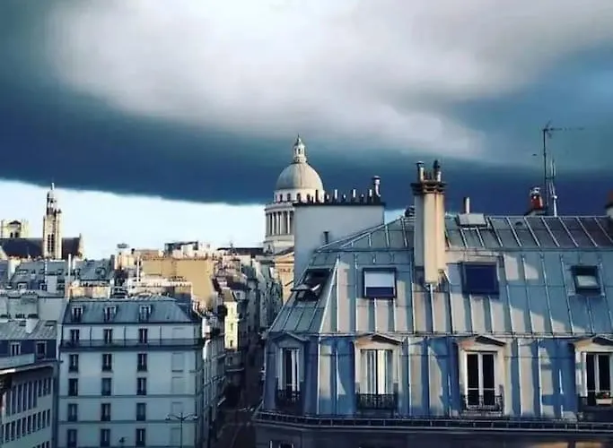 Maubert Joli Nid Equipe Vue Paris Ascenseur